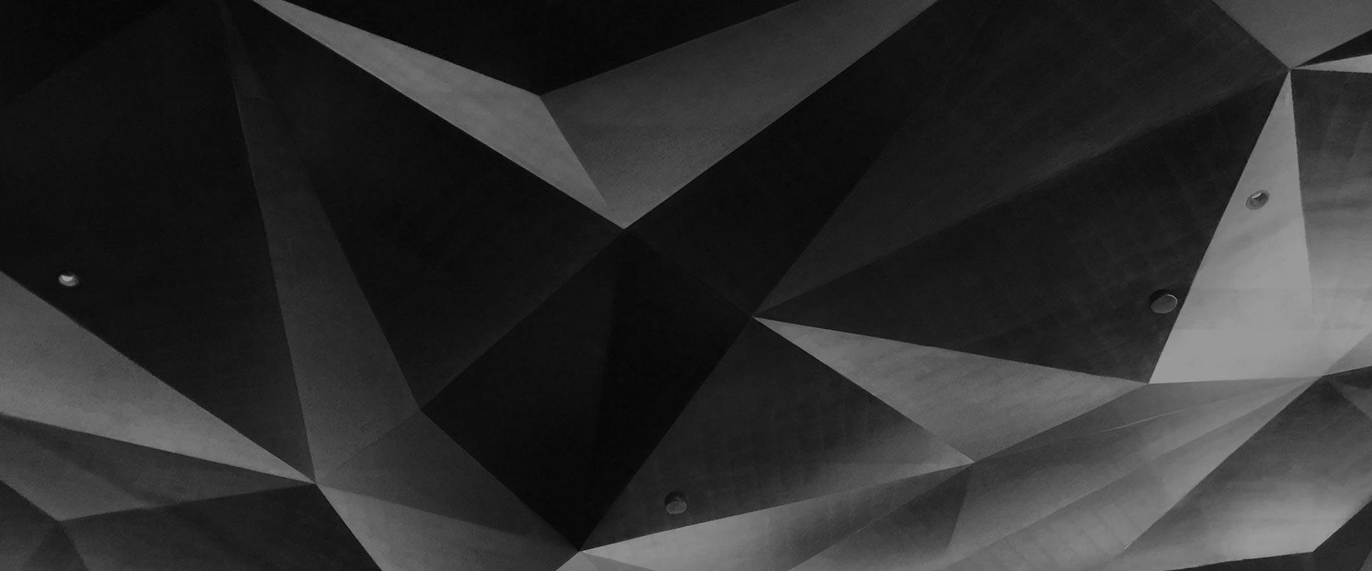 Przybylski, an unrelenting non-contemporarian, is seen through the prism of general music criticism as well as essays of Krzysztof Lipka, who is an ardent propagator of his music.